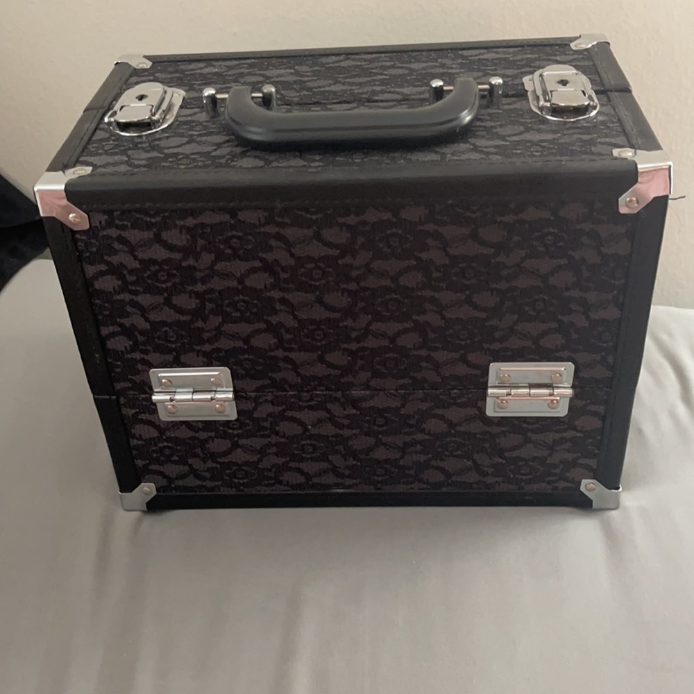 Makeup Box - image 3